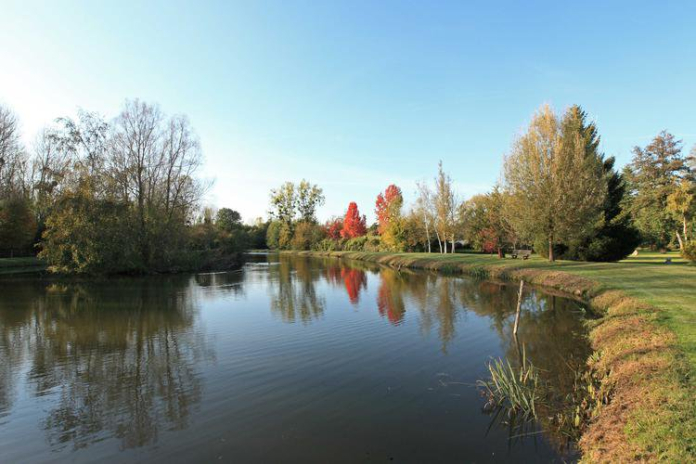 Paysage d'eau et de sable à Clairefontaine