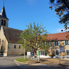 L'Auberge des 3 hameaux à proximité de l'église de Choisel