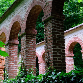 Arcades en brique du Domaine d'Ors